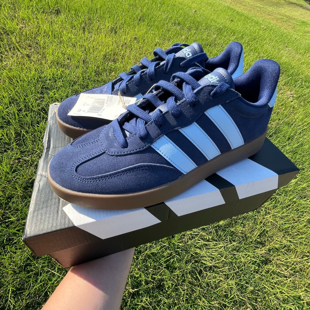 NWT Adidas Barreda Blue and White Sneakers Mens Size 8.5